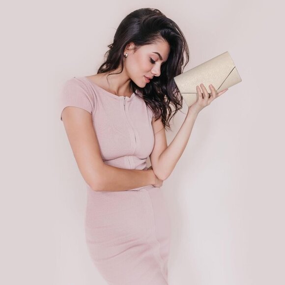 Chic Gold Clutch Bag with Detachable Chain - Ideal for Formal Parties and Gifts - Picture 5 of 9